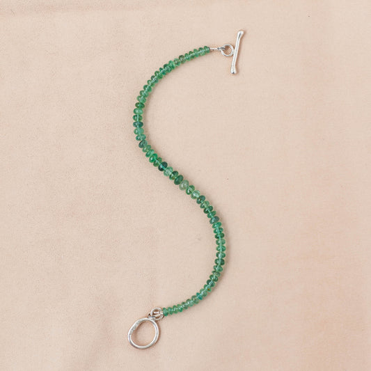 The Radiant Narrative Bracelet – Glassy Smooth Emerald Graduated Beads & Fused Argentium