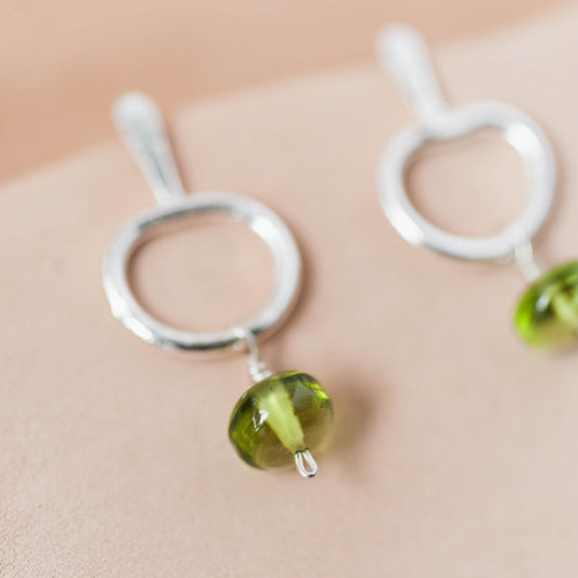 The Verdant Clarity Stud Earrings – Glassy Smooth Peridot & Fused Argentium