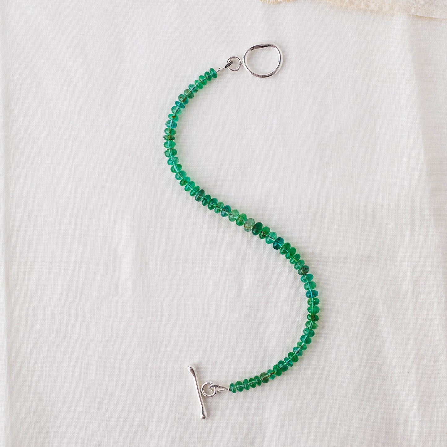 Natural Emerald Radiance Bracelet – Vivid Green Gemstones with Argentium Silver Toggle