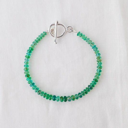 Natural Emerald Radiance Bracelet – Vivid Green Gemstones with Argentium Silver Toggle