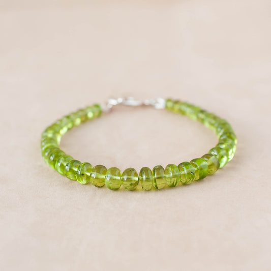 The Verdant Rhythm Bracelet – Glassy Smooth Graduated Peridot & Fused Argentium