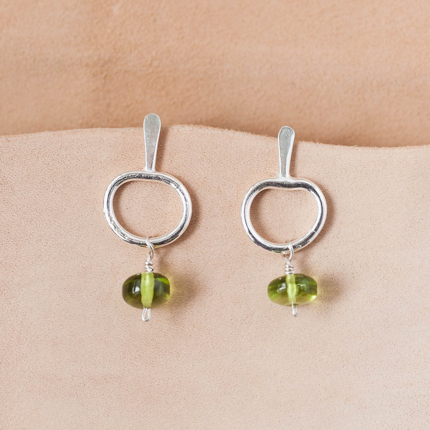 The Verdant Clarity Stud Earrings – Glassy Smooth Peridot & Fused Argentium