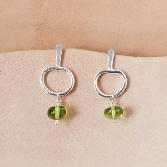 The Verdant Clarity Stud Earrings – Glassy Smooth Peridot & Fused Argentium