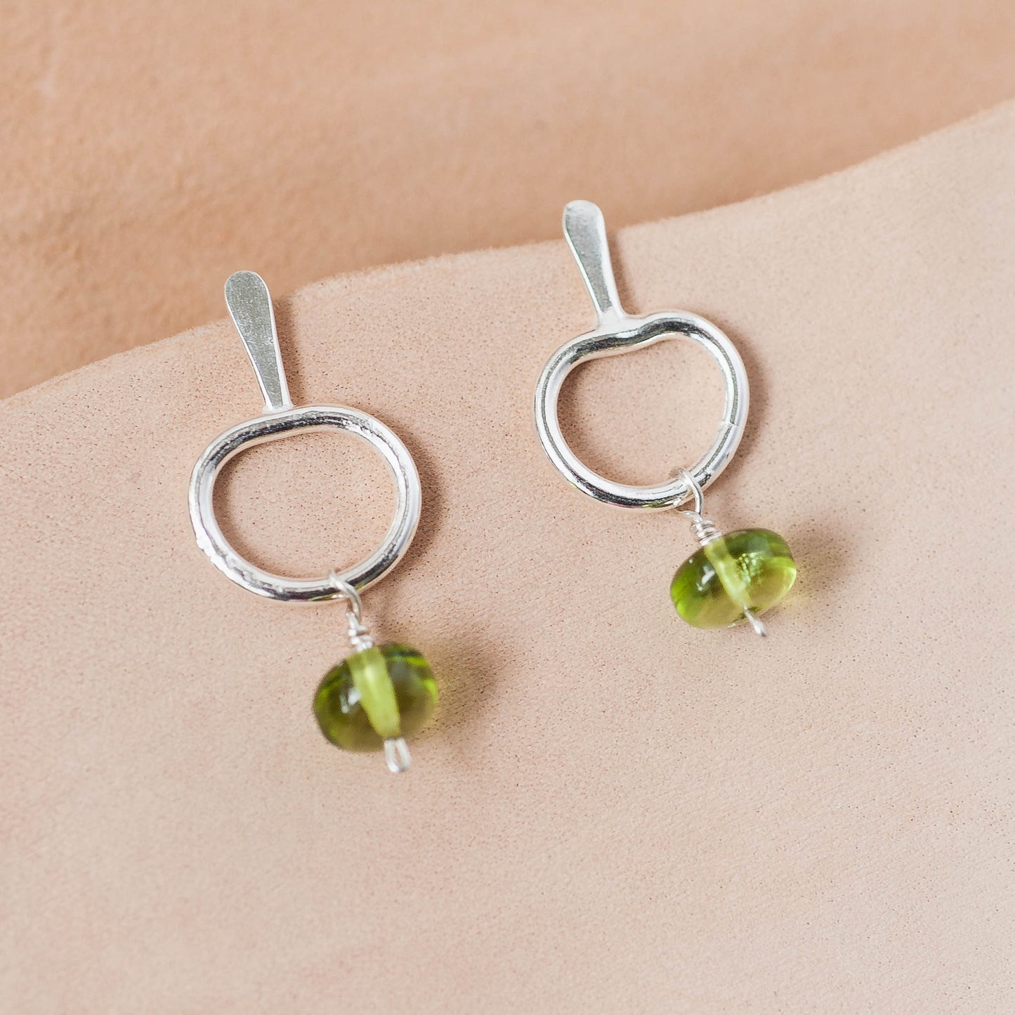 The Verdant Clarity Stud Earrings – Glassy Smooth Peridot & Fused Argentium